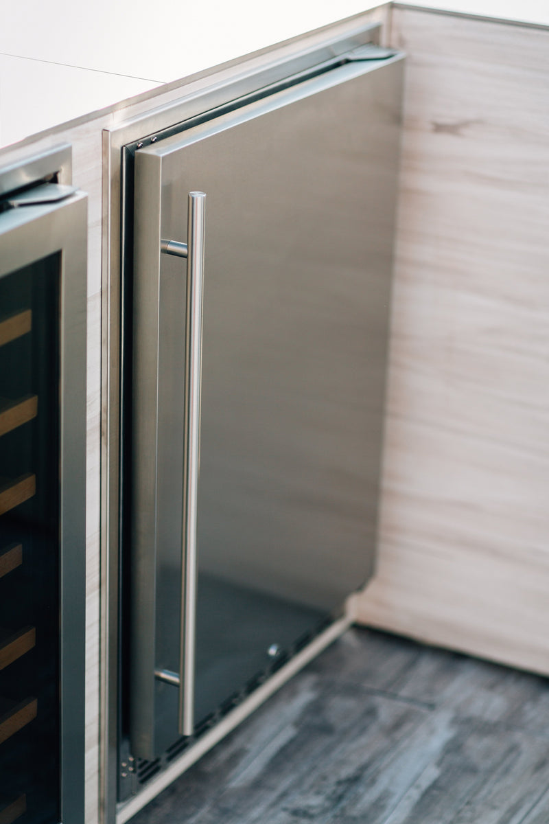 Summerset 24" 5.3 Cu. Ft. Outdoor Rated Refrigerator - Right Hinge