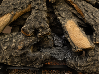 24" Timbers Vented Gas Log Set | Hargrove — close-up bark and ember detail