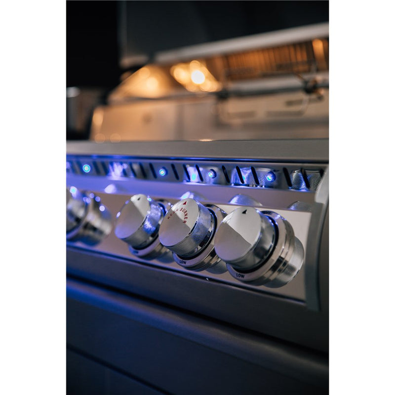 SunFire 32″ Built-In Gas Grill — Natural Gas or Propane — manufacturer product photograph; installation finishes and separately sold components may be shown